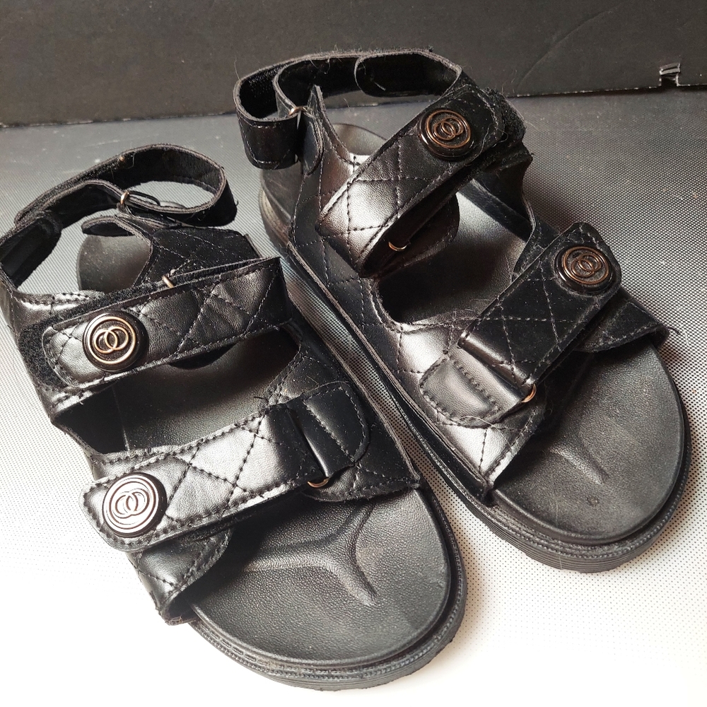 Black quilted chunky adjustable strap sandal faux leather, comfy city walkers 9m